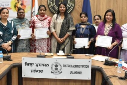 एस.आई.आर. की प्री-रिवीजन गतिविधि में बढ़िया कारगुजारी दिखाने वाली 27 महिला बी.एल.ओ. सम्मानित