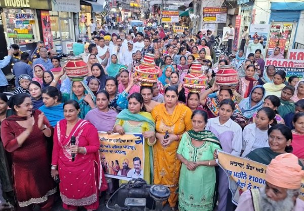 पंजाब सरकार के महिला वित्तीय सहायता के ऐलान से खुशी की लहर; पंजाब भर में महिलाओं ने जागो निकालकर मनाई खुशी