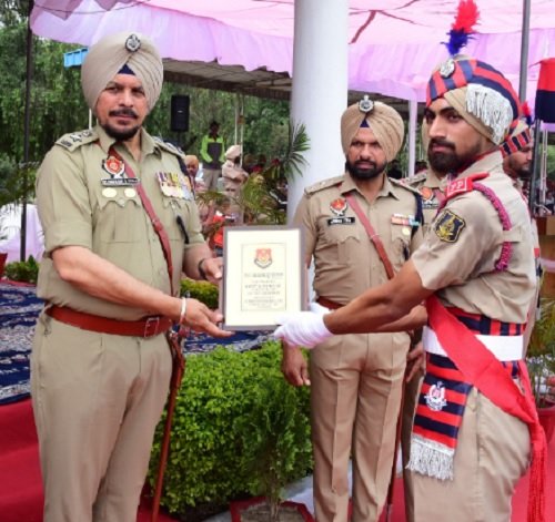 पी.ए.पी. प्रशिक्षण केंद्र में बैच नंबर 185 की हुई शानदार पासिंग आउट परेड