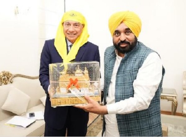 पंजाब में बंपर निवेशः आर्सेलर मित्तल, टाटा स्टील, जे.एस.डब्ल्यू ग्रुप और ट्राइडेंट ग्रुप ने पंजाब में बड़े विस्तार और निवेश योजनाओं की घोषणा की