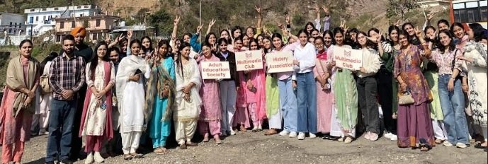 एचएमवी की छात्राओं ने शैक्षिक भ्रमण का लिया आनंद