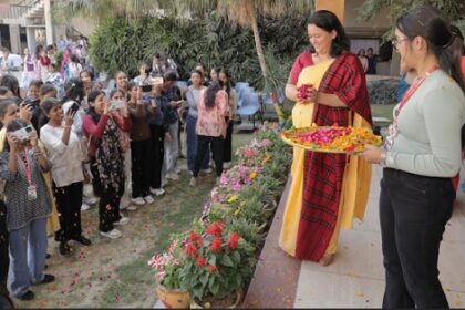 पी सी एम एस डी कॉलेज फॉर विमेन ने ‘फूलों की होली’ के साथ इको-फ्रेंडली सेलिब्रेशन किया