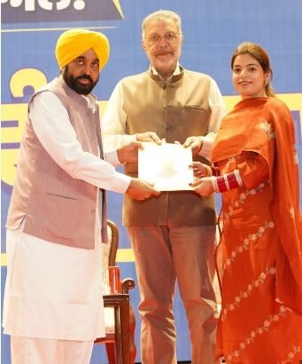 पंजाब में ‘आप’ सरकार के तहत आई ‘रोजगार क्रांति’; मुख्यमंत्री भगवंत सिंह मान ने 818 युवाओं को नियुक्ति पत्र सौंपे