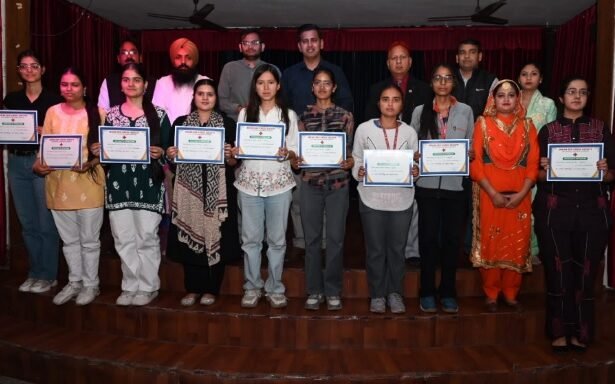 पब्लिक-पॉलिसी इंटर्नशिप प्रोग्राम के तहत 5वाँ बैच सफलतापूर्वक पूरा, इंटर्न्स को सर्टिफिकेट प्रदान