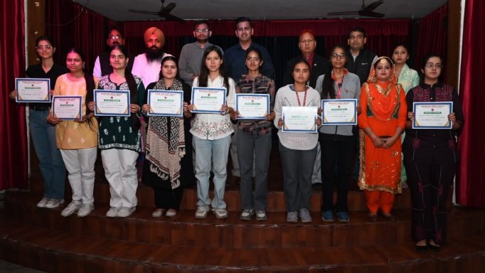 पब्लिक-पॉलिसी इंटर्नशिप प्रोग्राम के तहत 5वाँ बैच सफलतापूर्वक पूरा, इंटर्न्स को सर्टिफिकेट प्रदान