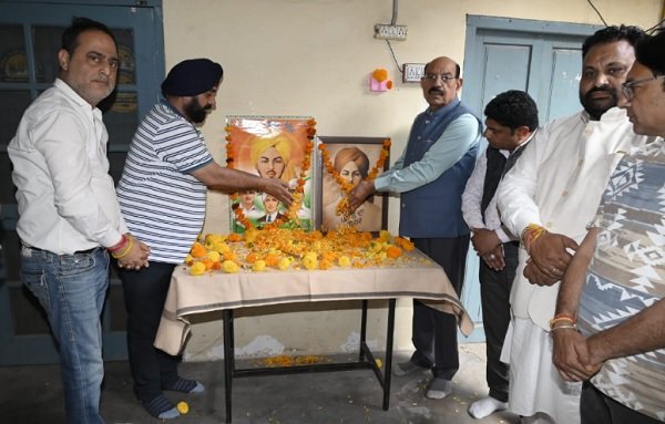 शहीद भगत सिंह, राजगुरु और सुखदेव का नाम हमेशा याद किया जाएगा : मोहिंदर भगत