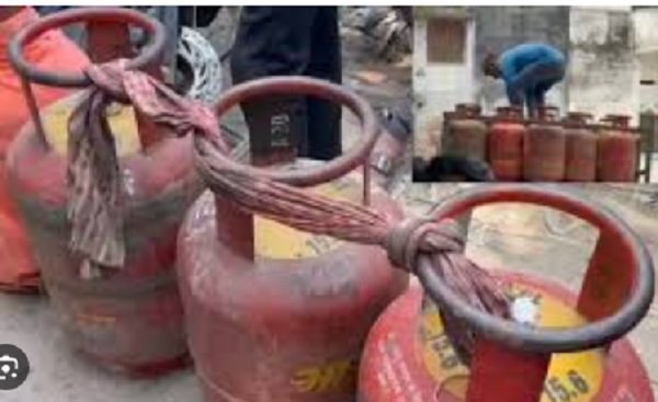 सिलेंडरों की कालाबाजारी करने वालों की खैर नहीं, गैस एजेंसियों की लगातार चेकिंग