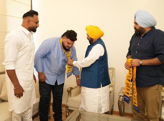 रुस्तम-ए-हिन्द पहलवान प्रीतपाल फगवाड़ा ‘आप’ में शामिल