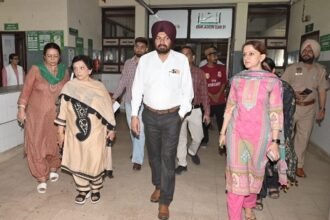 DC के निर्देशों पर एस.डी.एम. ने सिविल अस्पताल का अचानक किया निरीक्षण , स्वास्थ्य सेवाओं और बुनियादी सुविधाओं की समीक्षा की