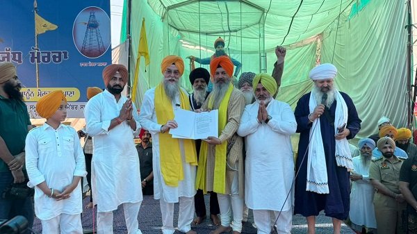 विधानसभा स्पीकर संधवा ने समाना मोर्चे की संगत को सौंपी ‘जगत ज्योत श्री गुरु ग्रंथ साहिब सत्कार (संशोधन) बिल’ की प्रति