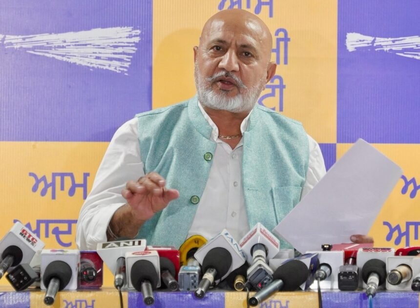 बेअदबी विरोधी कानून पर सुखबीर बादल की चुप्पी बुनियादी सवाल खड़े करती है: बलतेज पन्नू