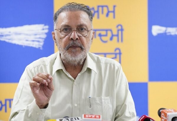AAP ने पंजाबी गायक दिलजीत दोसांझ के मैनेजर के घर पर हुए हमले की निंदा की, भाजपा को ठहराया जिम्मेदार