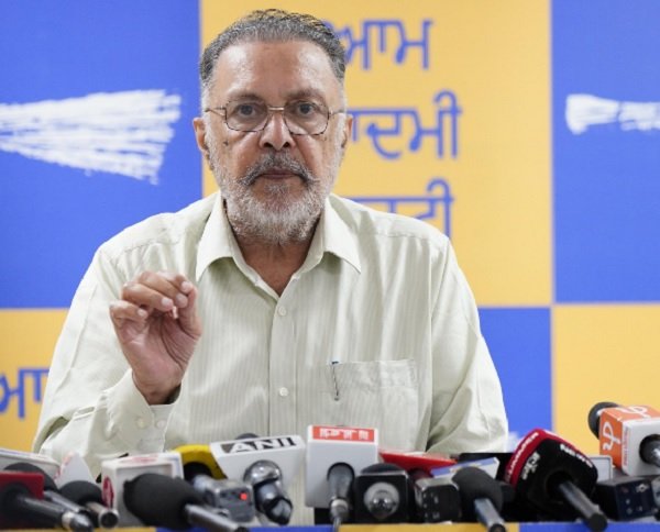 AAP ने पंजाबी गायक दिलजीत दोसांझ के मैनेजर के घर पर हुए हमले की निंदा की, भाजपा को ठहराया जिम्मेदार