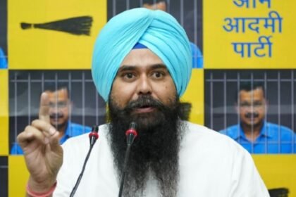 AAP सांसद मालविंदर सिंह कंग ने एसआईआर एक्सरसाइज पर जताई चिंता, चुनाव आयोग को पत्र लिखकर असली पंजाबी वोटर्स की मांगी सुरक्षा