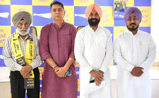 पूर्व IAS अधिकारी डॉ. स्वर्ण सिंह AAP में शामिल
