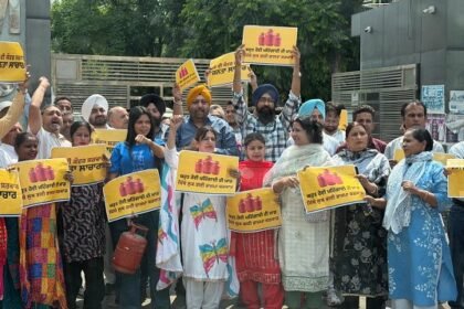 जालंधर में AAP ने व्यावसायिक गैस की कीमतों में रिकॉर्ड वृद्धि का विरोध किया