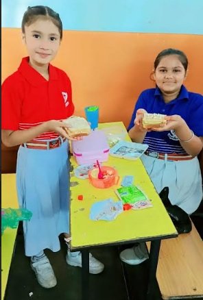 सेंट सोल्जर डिवाइन पब्लिक स्कूल, न्यू डिफेंस कॉलोनी में मनाया गया ‘नो बैग डे’