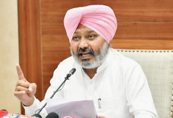 पंजाब सरकार से बातचीत के बाद सफाई कर्मचारियों ने वापस ली हड़ताल : हरपाल चीमा