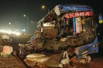 वडोदरा में बस और ट्रक की टक्कर, 6 की मौत, 31 घायल