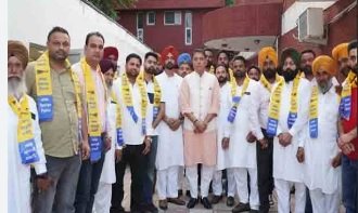 AAP को बड़ा समर्थन, श्री हरगोबिंदपुर नगर परिषद के अध्यक्ष नवदीप सिंह पन्नू, कई पार्षद और पठानकोट के कांग्रेसी नेता हुए पार्टी में शामिल